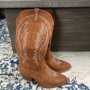 Women’s brown cowboy boots